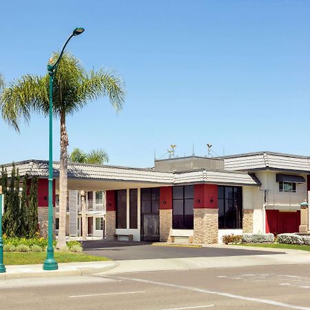 Days Inn & Suites By Wyndham Anaheim At Disneyland Park Eksteriør bilde