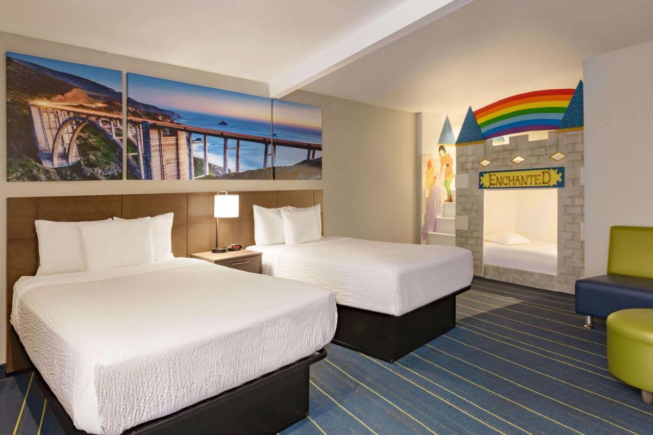 Days Inn & Suites By Wyndham Anaheim At Disneyland Park Eksteriør bilde