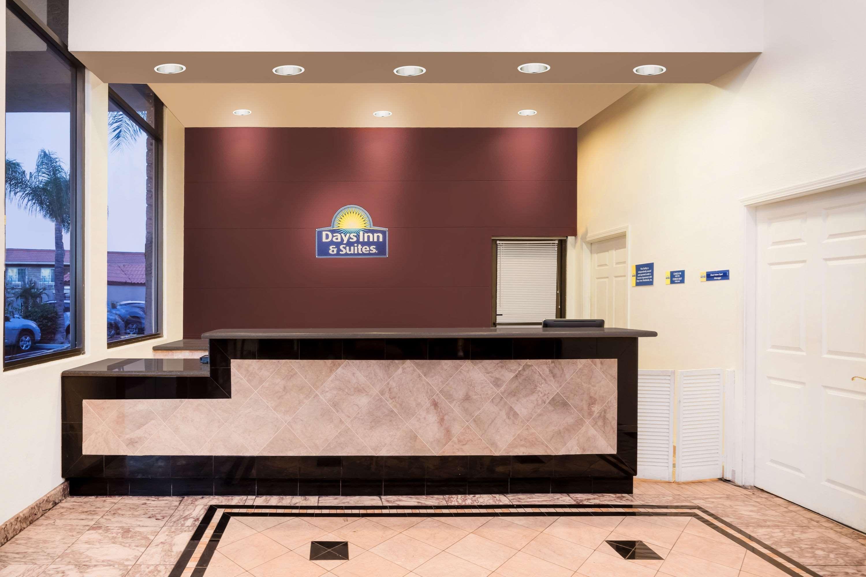 Days Inn & Suites By Wyndham Anaheim At Disneyland Park Eksteriør bilde