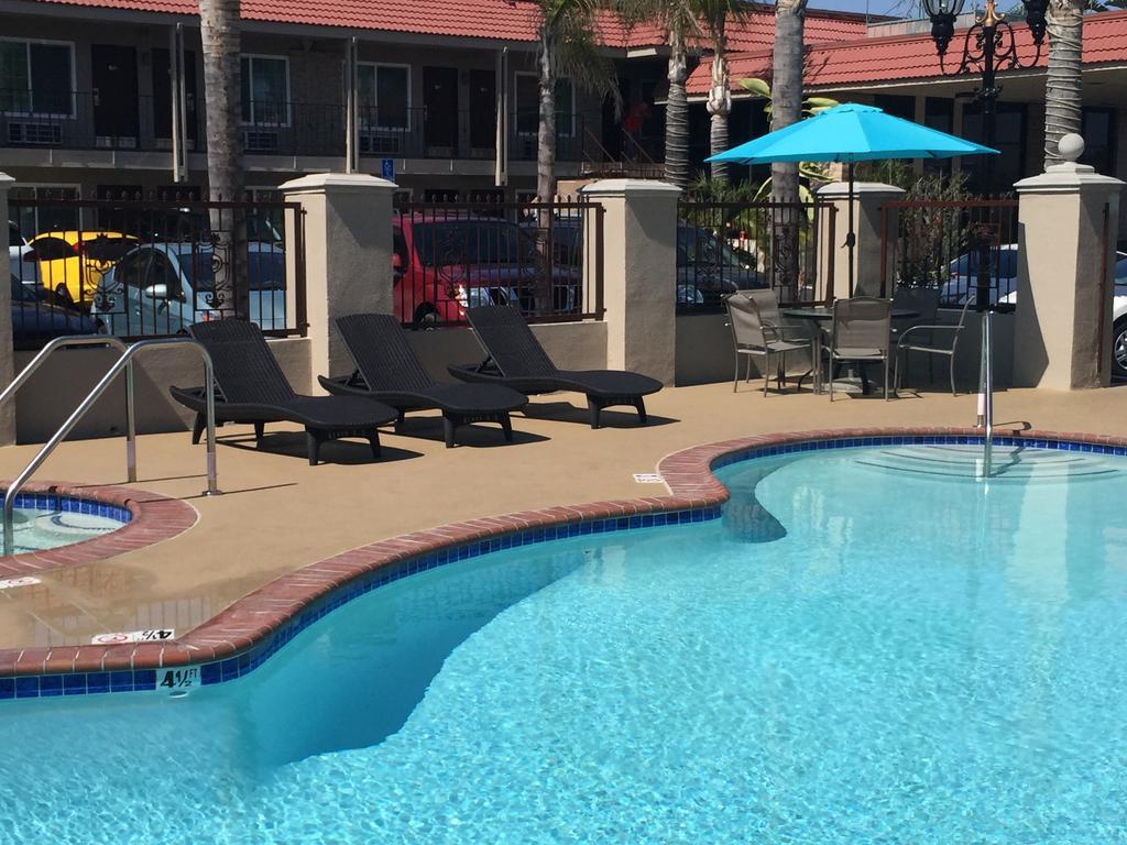 Days Inn & Suites By Wyndham Anaheim At Disneyland Park Eksteriør bilde